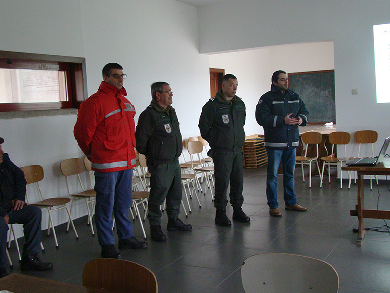 Sessão de esclarecimentos sobre limpeza de terrenos florestais em Vilar e Viveiro