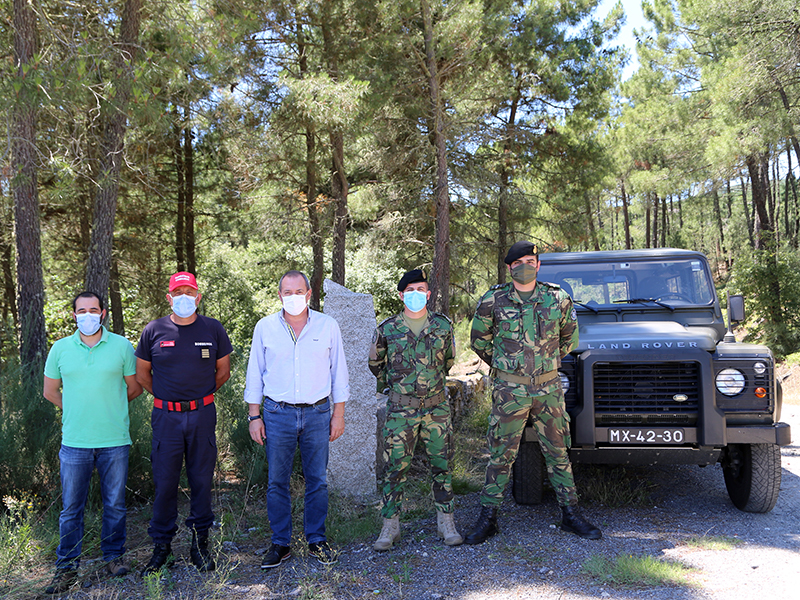 Presidente da Câmara visitou equipa do RI19 que assegura vigilância da floresta