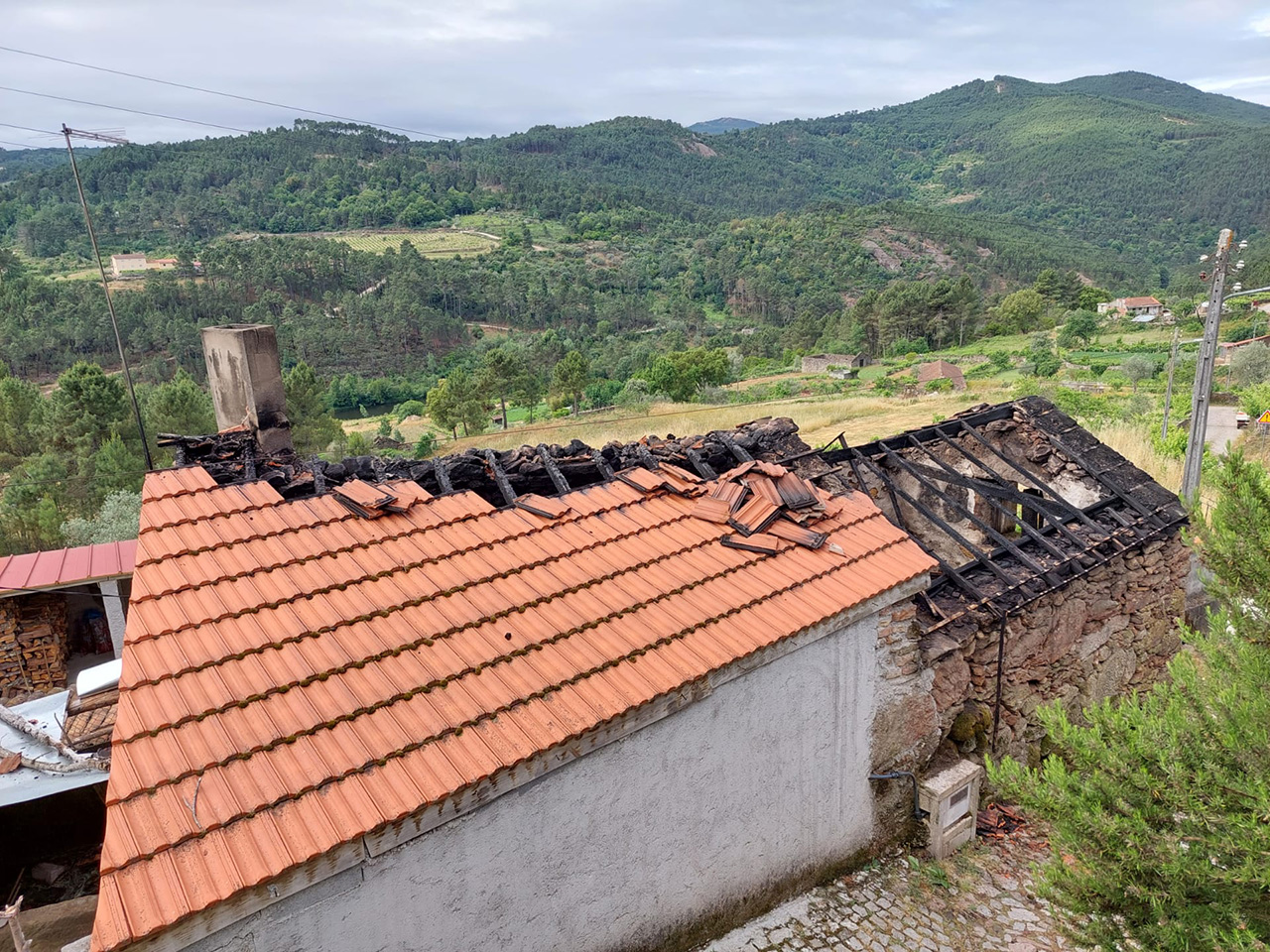 Incêndio em habitação em Sobradelo – morador já foi realojado