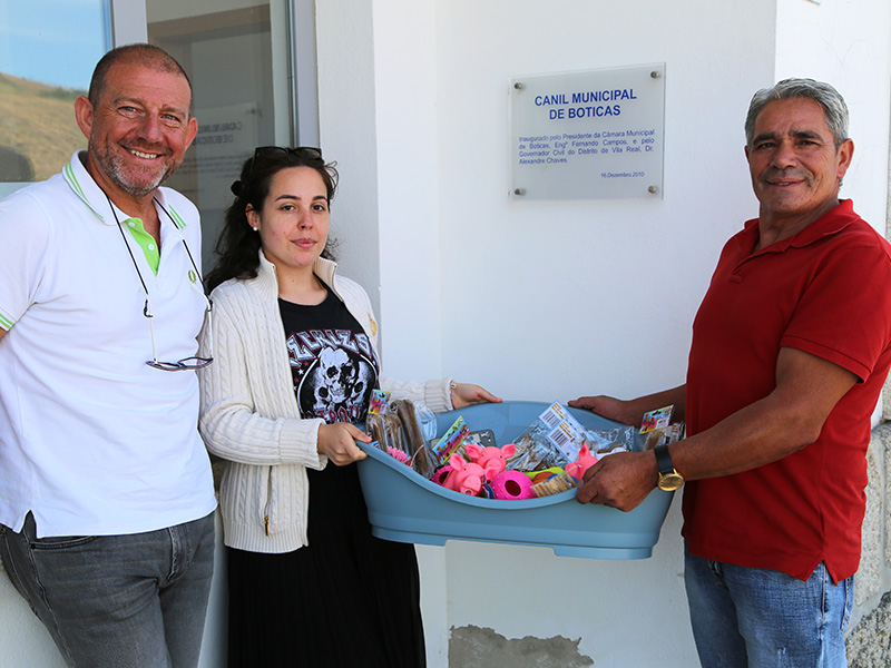 Canil Municipal de Boticas recebeu donativos de Emigrantes