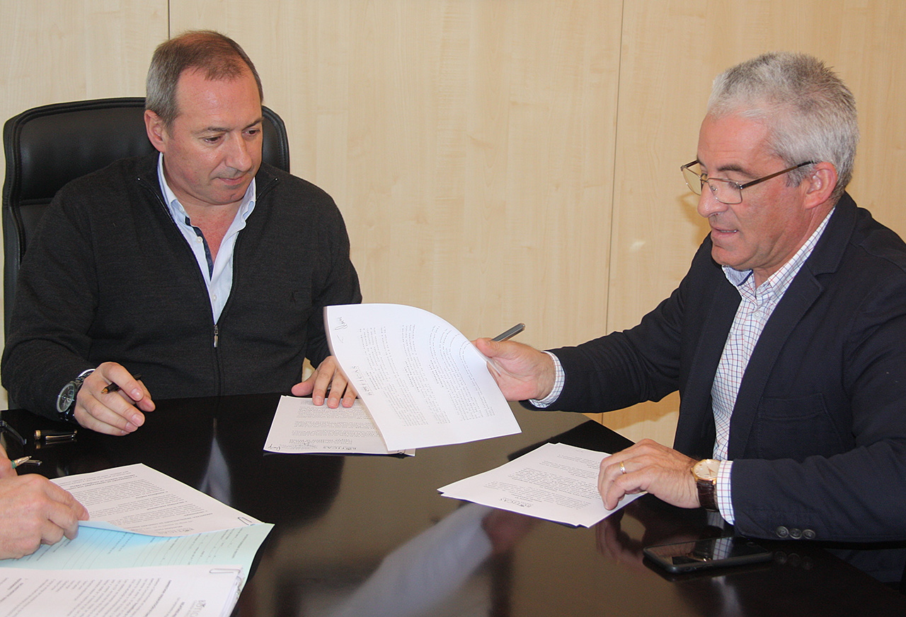 Assinatura do Contrato de execução para substituição do Relvado Sintético do Estádio Municipal
