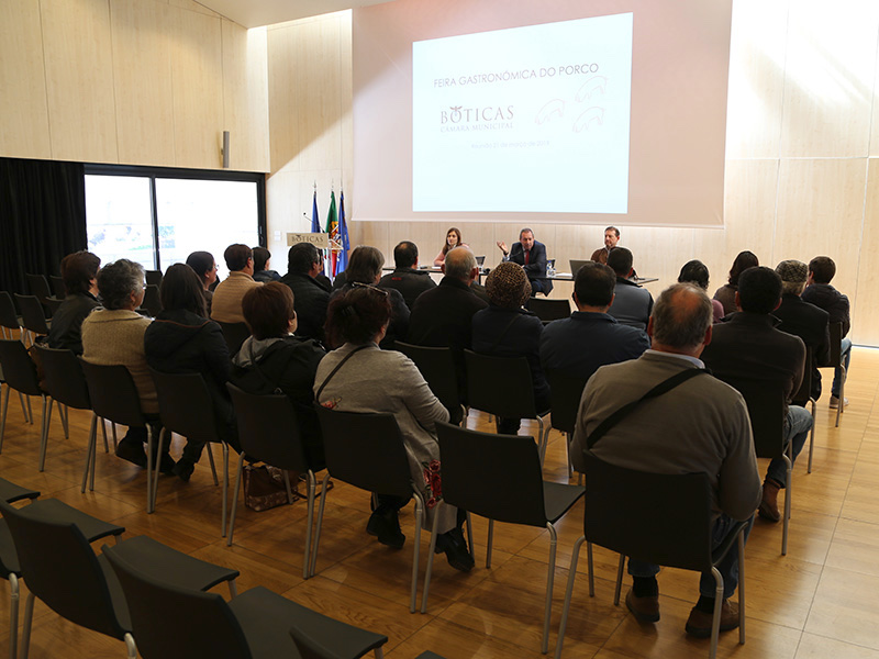 Autarquia e Produtores de Fumeiro reuniram para preparar prxima edio da Feira Gastronmica do Porco