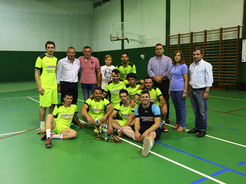 Zecauto/Padaria e Pastelaria Carreira da Lebre campeã do Torneio Concelhio de Futsal