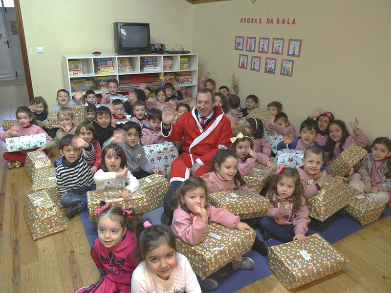Autarquia ofereceu presentes de Natal às crianças do Pré-Escolar e 1.º Ciclo