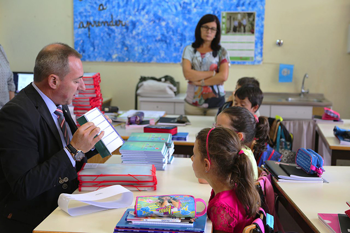 Autarquia oferece Manuais Escolares aos alunos do 5 e 6 anos