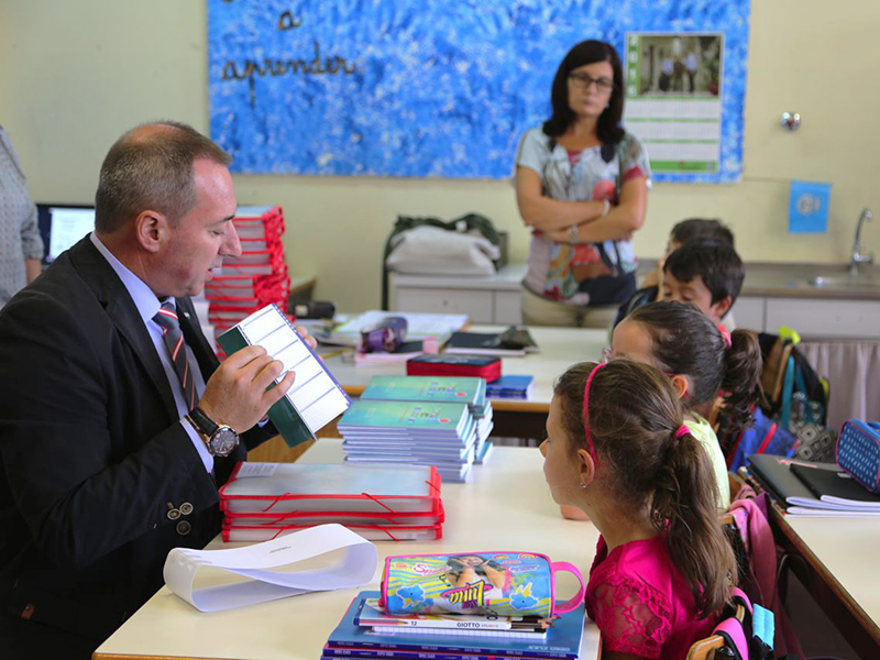 Autarquia oferece Manuais Escolares aos alunos do 5 e 6 anos