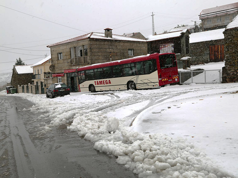 Neve obriga alunos a ficar em casa