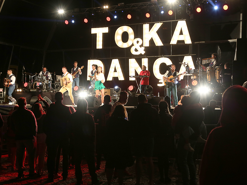 Baile com a banda Toka & Dana