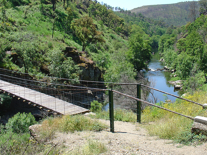 Populaes de Veral e Monteiros renem-se em defesa da Ponte de Arame