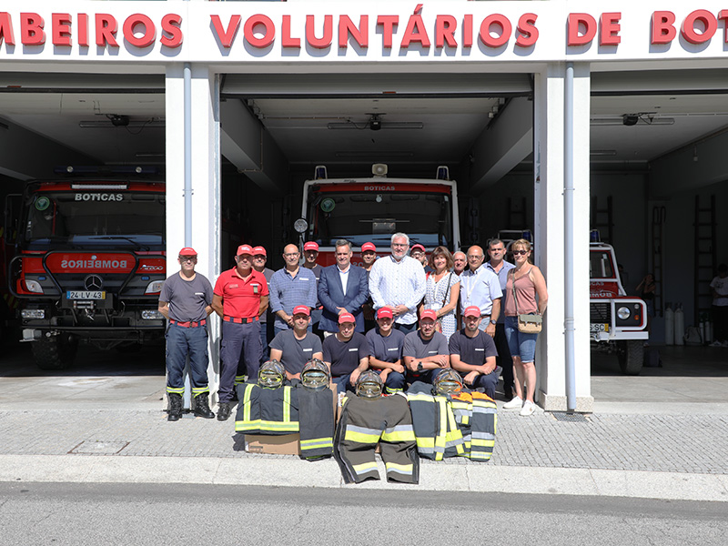 Bombeiros de Boticas receberam material de proteo individual vindo de Frana