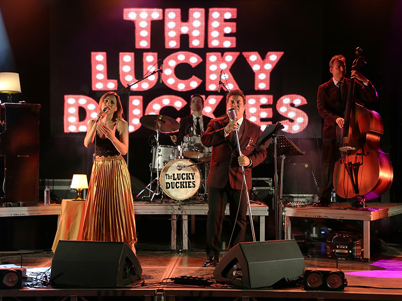 “The Lucky Duckies” e DJ Pascoal animaram Noite Branca