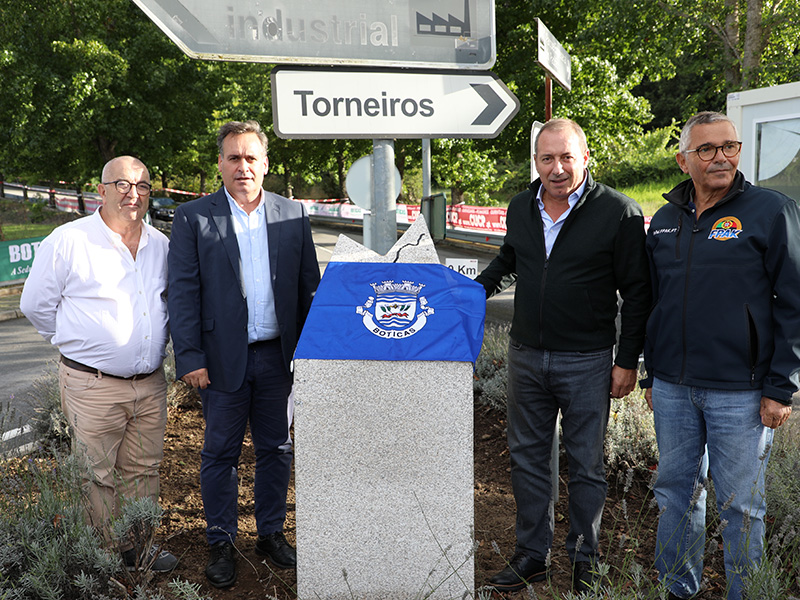 Rampa Internacional de Boticas eternizada em laje de granito