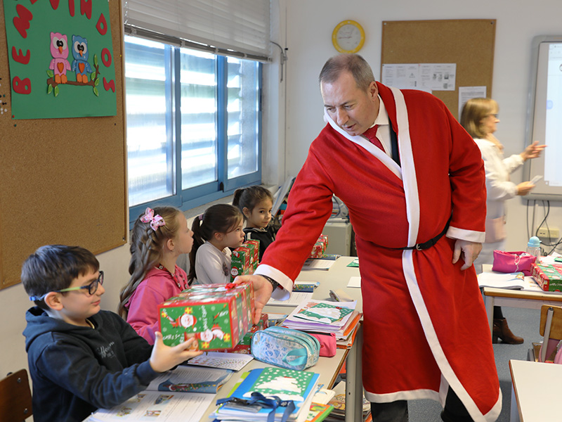 Município ofereceu presentes de Natal às crianças do Pré-Escolar e do 1º Ciclo do Concelho
