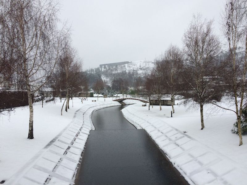 Neve leva ao encerramento das escolas e condiciona circulao automvel