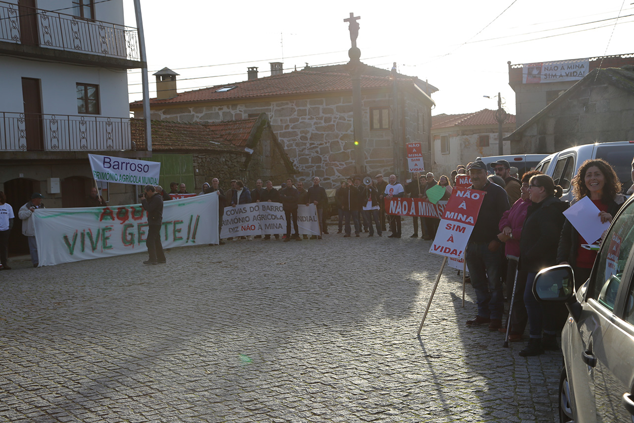 Secretrio de Estado da Energia recebido com protestos em Covas do Barroso