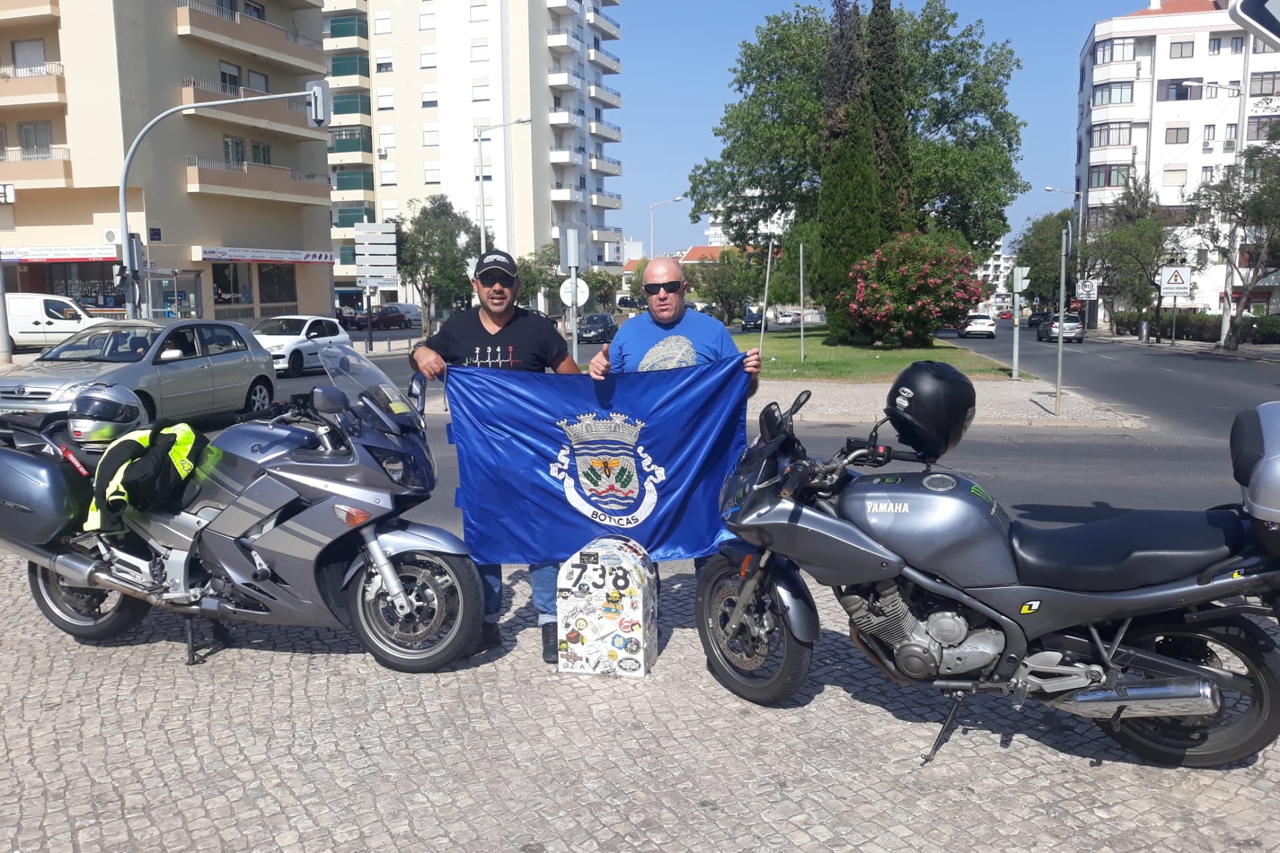 Dois botiquenses percorreram a Estrada Nacional 2 de mota