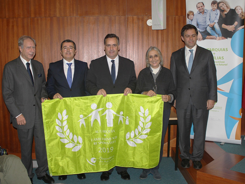 Cerimnia de entrega da Bandeira de Autarquia + Familiarmente Responsvel