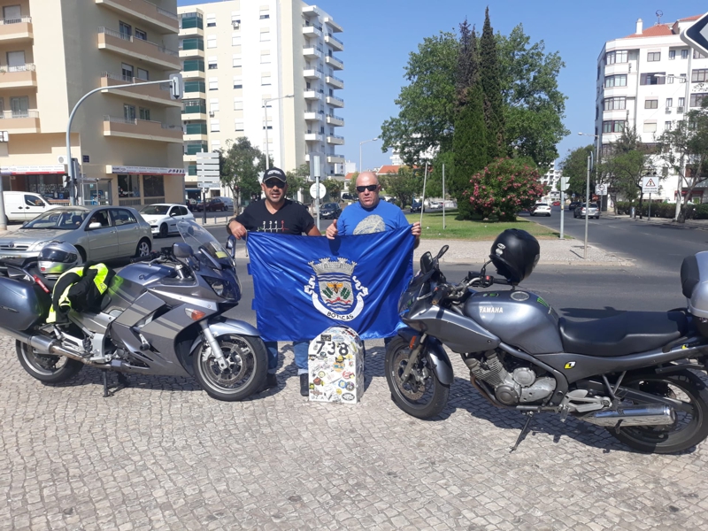 Dois botiquenses percorreram a Estrada Nacional 2 de mota