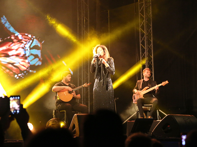 Fado de Ana Moura encantou Festival do Emigrante