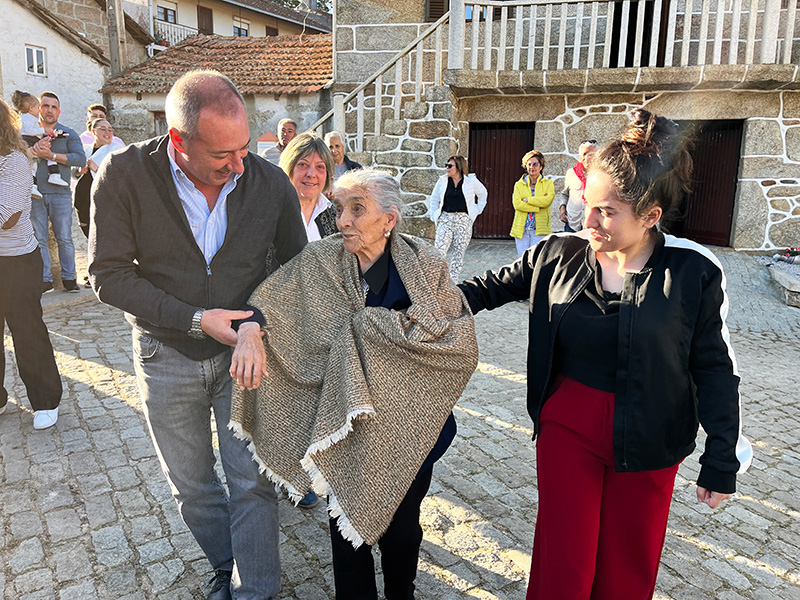 Festa de arromba em Carvalhelhos para celebrar o 100 Aniversrio de Umbelina Trilhota