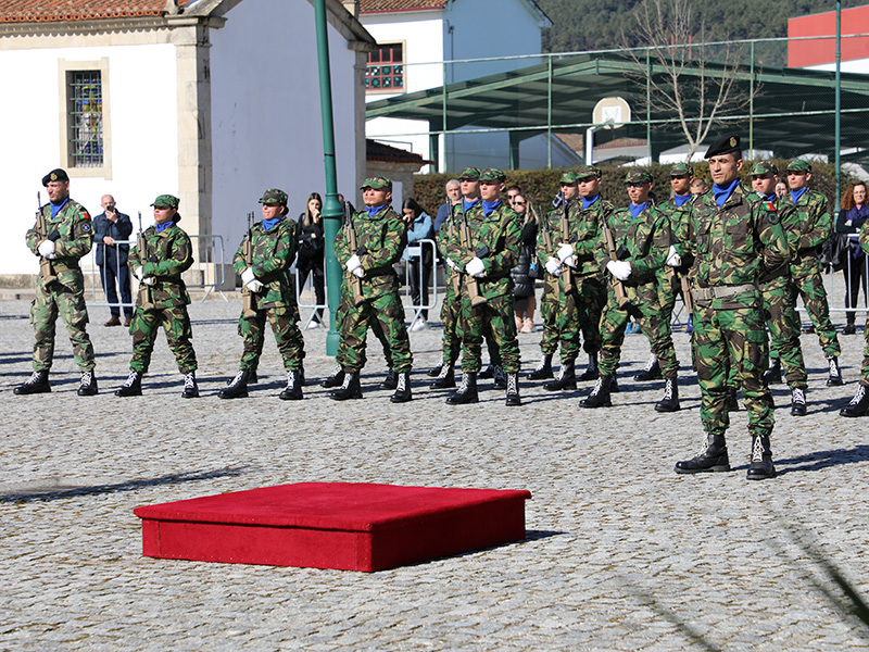 Cerimnia de Juramento de Bandeira do RI 19 realizou-se em Boticas