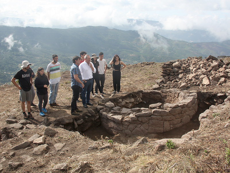 Arqueólogos da Universidade do Minho realizaram escavações no Castro do Lesenho