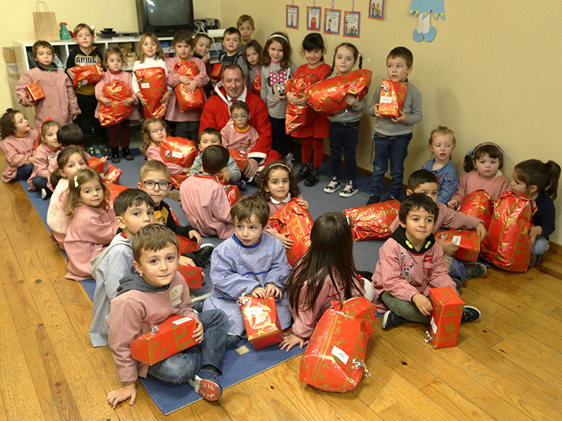 Autarquia ofereceu presentes de Natal às crianças do Pré-Escolar e 1º Ciclo